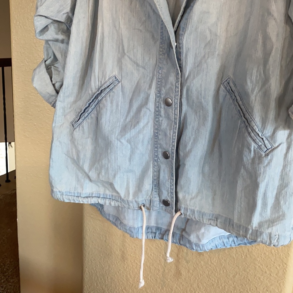 Hooded Light Jacket - Picture 4 of 4